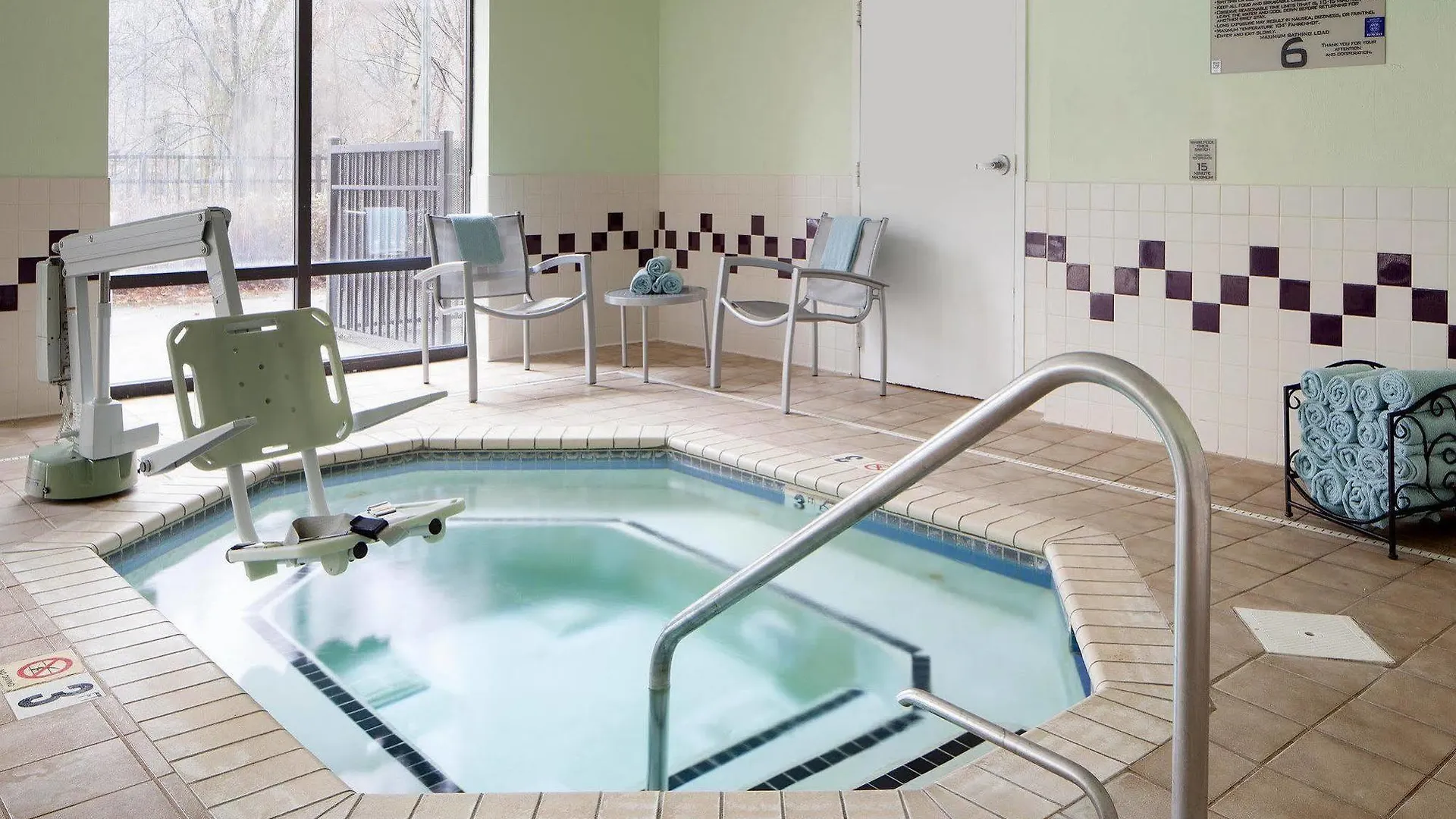 Springhill Suites Charlotte University Research Park 2*,