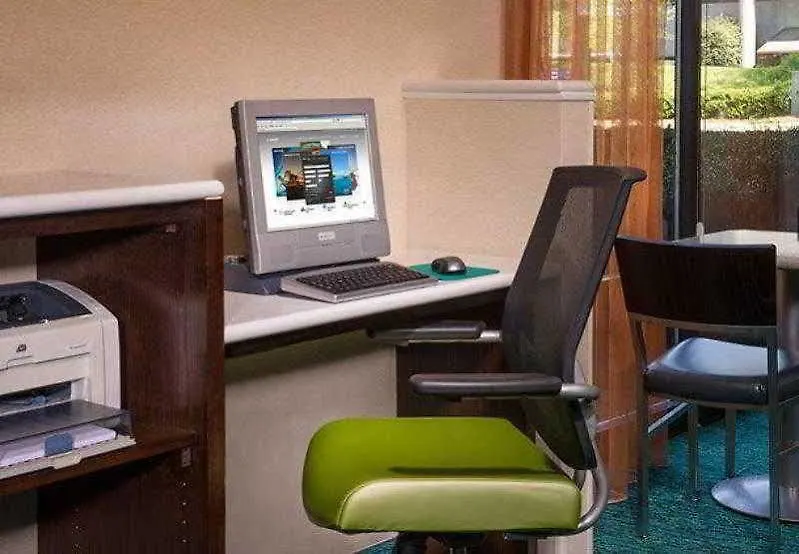 Springhill Suites Charlotte University Research Park 2*,